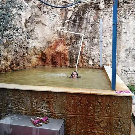 Gazde/Camere de închiriat Melek