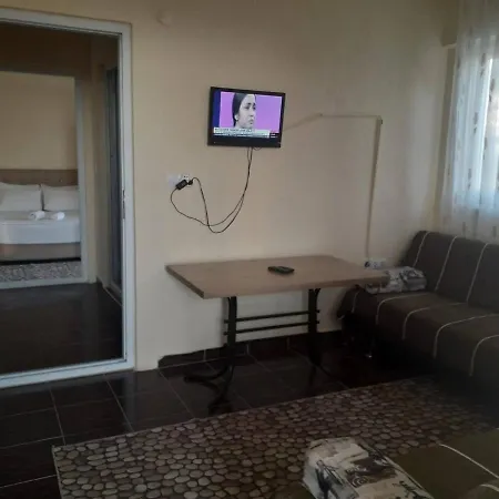 Melek Gazde/Camere de închiriat