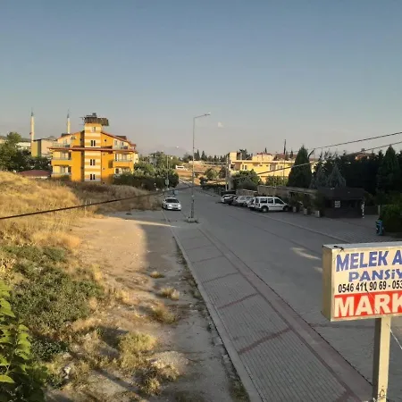 Проживание в семье Melek